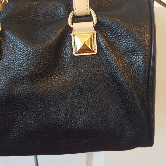 Priced to sell👜Michael Kors bag👜 - Picture 4 of 8